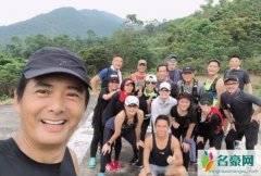 周润发式自拍照 感觉这种拍照方式即将在全网走红