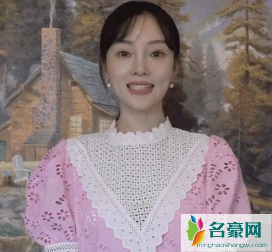 李小璐宣传新剧低调复出