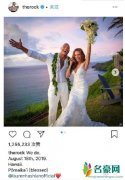 巨石强森宣告结婚 海边紧抱娇妻热吻画面唯美