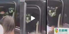 肖战粉丝强行卡门 场面混乱网友直呼：放过肖战吧