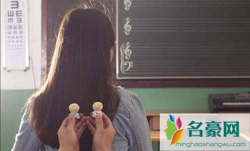 男生见到暗恋女生会怎样 男生见到暗恋女生的反应 