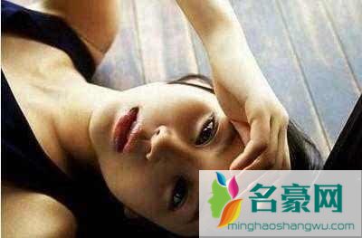她说:若是不能在身体上征服我,你又如何能征服我的心?