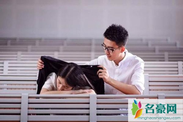 谈恋爱要时刻都联系吗 谈恋爱时刻都联系好吗
