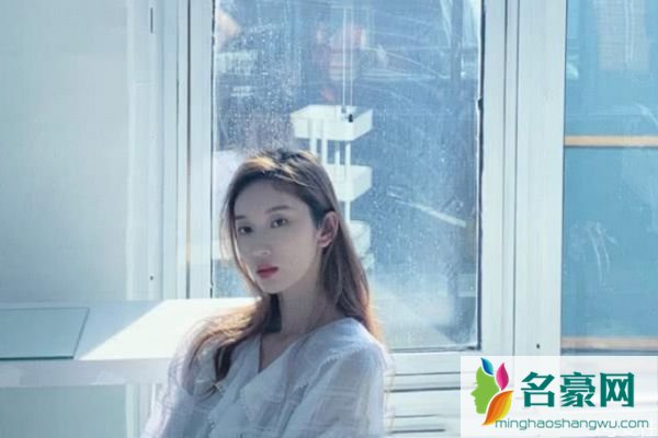 女生问你在干嘛怎么幽默回答 女生问在干嘛回答技巧
