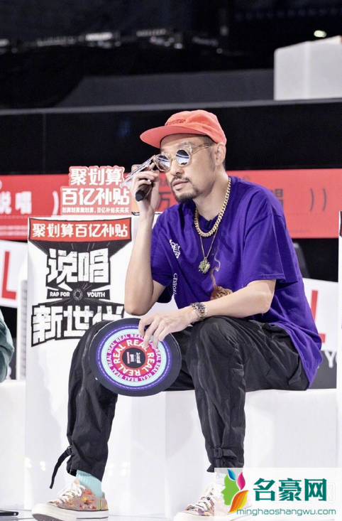 说唱新世代热狗的鞋子是什么牌子 为什热狗去了说唱新世代
