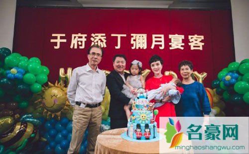 金巧巧全家同框笑开颜 二胎儿子正脸首曝光一家四口太幸福