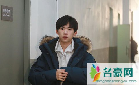 易烊千玺复试素颜被检验 得到考官好评将成为中戏一员