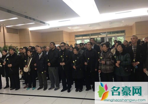六小龄童长兄章金彦去世 六小龄童出席葬礼沉痛悼念
