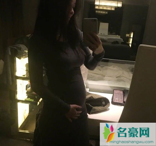 霍思燕二胎女儿被证实正脸简直是女版嗯哼 一家人基因太强大了