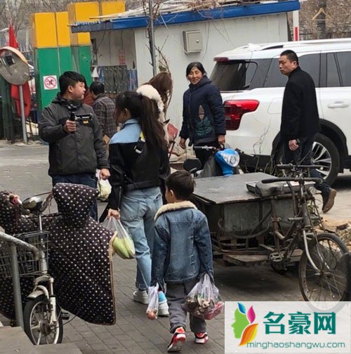 霍思燕二胎女儿被证实正脸简直是女版嗯哼 一家人基因太强大了
