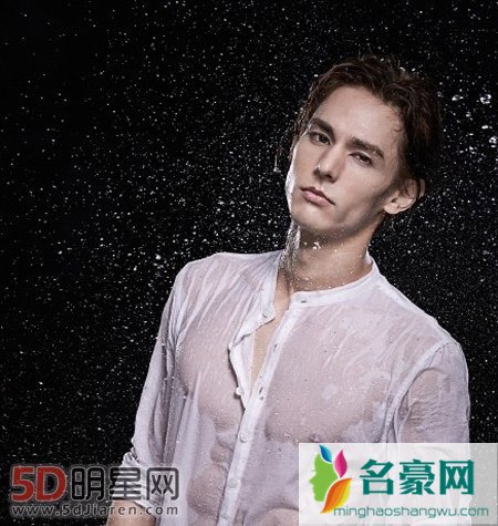 小时代帅哥找到真爱 李贤宰十月迎娶金烈