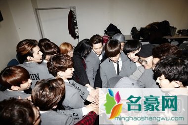 人气男团EXO经纪人对机场粉丝施暴 被罚款100万韩元