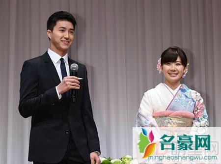 福原爱成中国媳妇 与江宏杰结婚秀钻戒