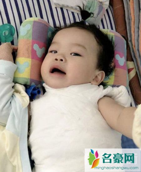 女宝宝短头发扎苹果头发型