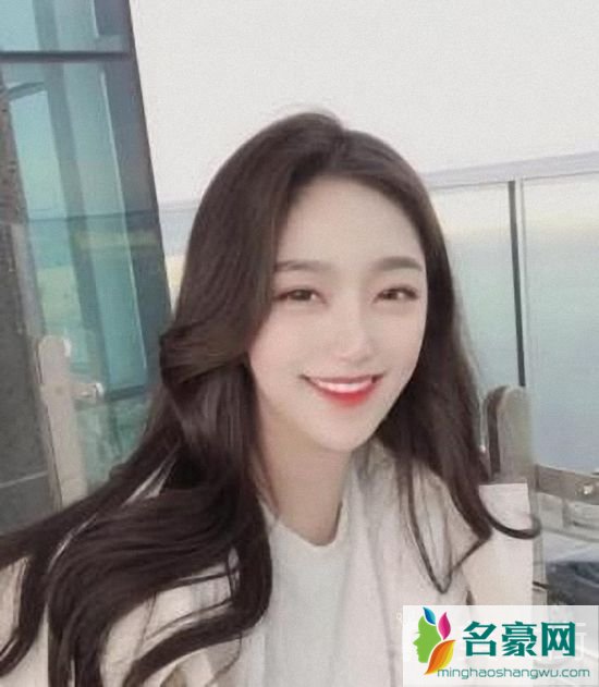 渣女大波浪发型图片_2019流行长卷发大波浪_长发怎样烫最好看图片3