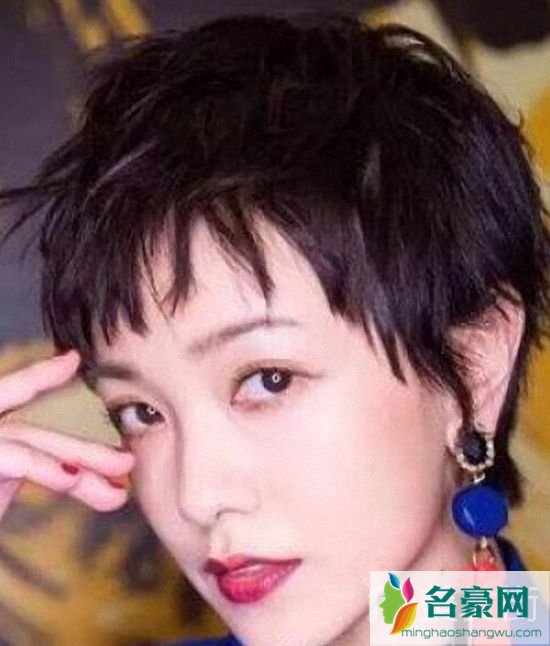 女生短发怎么烫好看有气质_很短的头发怎么烫_颜值爆表的女短发烫发型图片2