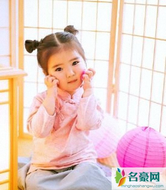 清新可爱的小女孩发型_呆萌可爱小女孩头发造型_女生简单可爱的头型_小女孩简单发型可爱型_小女生可爱少女头发3