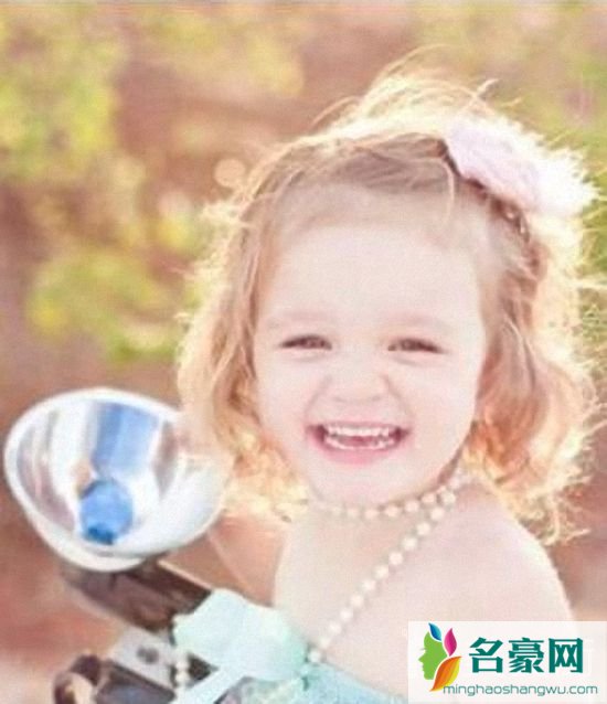 清新可爱的小女孩发型_呆萌可爱小女孩头发造型_女生简单可爱的头型_小女孩简单发型可爱型_小女生可爱少女头发4