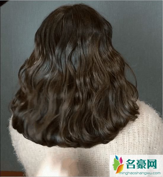 秋冬季女生烫什么发型好看图片欣赏_时尚好看的发型_好看又简单的扎头发1