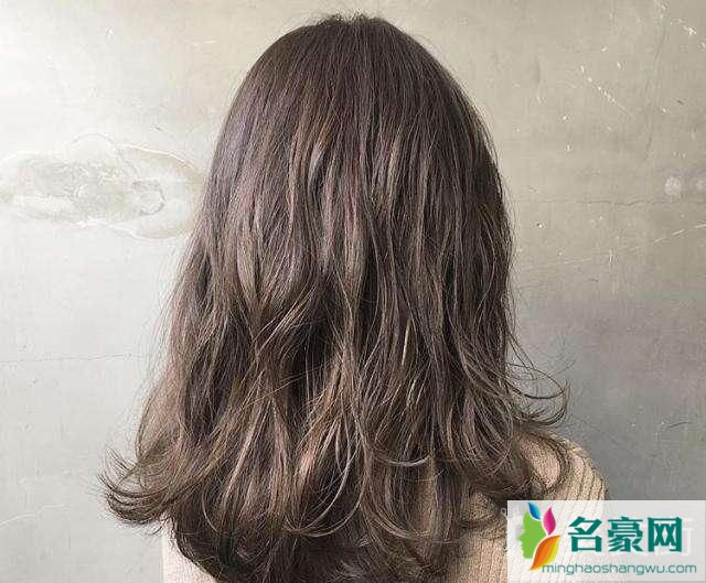 名豪网今日发型：长卷发