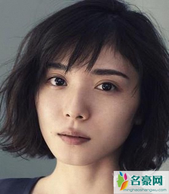 微烫短发发型图片女款_流行短发微烫图片女生_好看的短烫发发型图片_超短发微卷发型图片女5