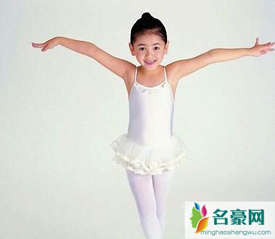 跳拉丁舞的小女孩适合什么发型图片_小女孩跳拉丁舞的发型_适合跳拉丁舞的发型3