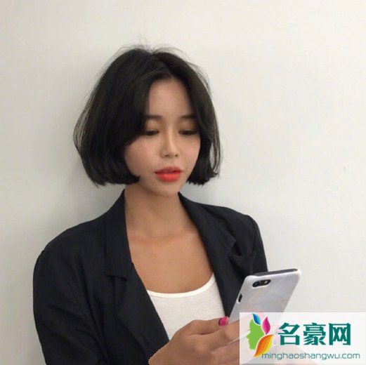 没有刘海的短发发型女 冬季时尚又好看