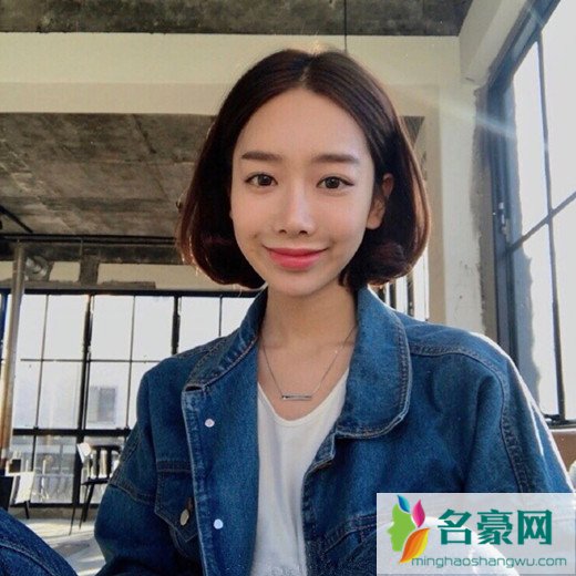 没有刘海的短发发型女 冬季时尚又好看