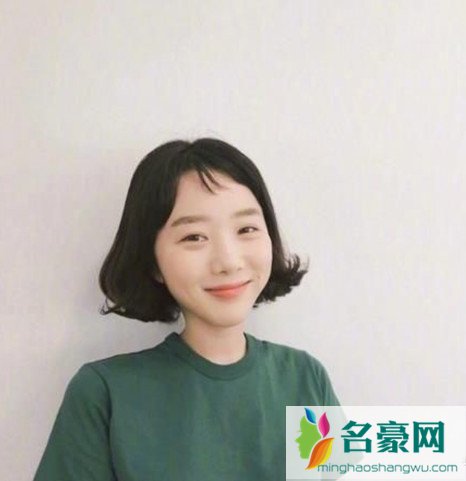 冬季女生发型 短刘海适合什么发型搭配 