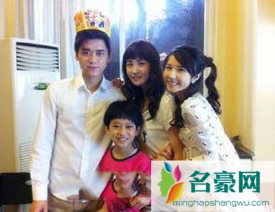 李易峰和妈妈拍广告 李易峰给妈妈洗脚