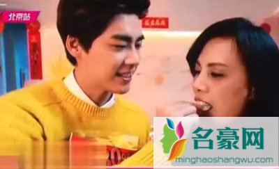 李易峰和妈妈拍广告 李易峰给妈妈洗脚