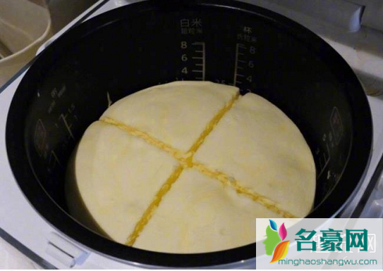 电饭煲蛋糕怎么做才蓬松 电饭煲蛋糕和烤箱蛋糕区别是什么