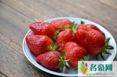 草莓破皮能放几个小时 吃草莓要注意什么