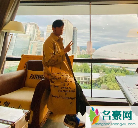 周杰伦上脚aj1英雄联盟联名 aj1英雄联盟联名什么时候出