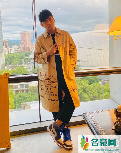 周杰伦上脚aj1英雄联盟联名 aj1英雄联盟联名什么时候出