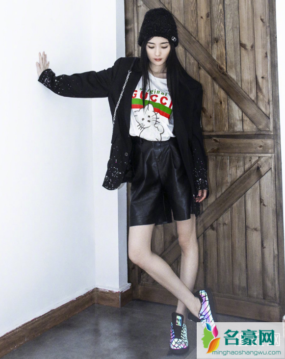 杨幂同款阿迪达斯鞋子 杨幂密室逃脱2鞋子是什么牌子