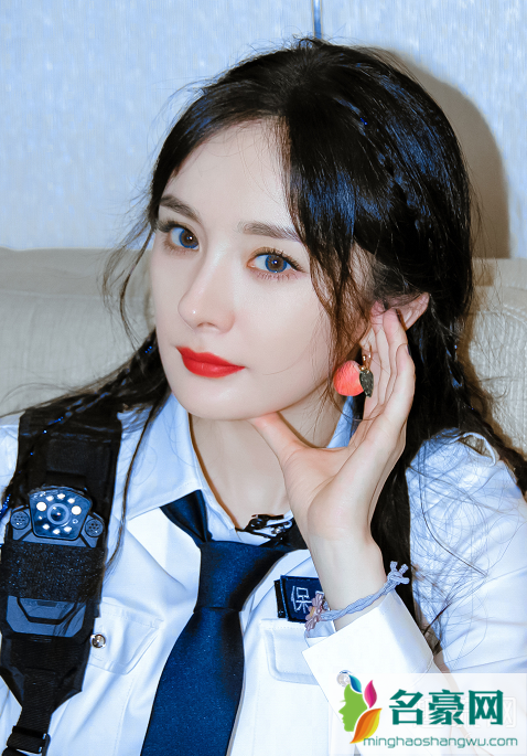 杨幂同款阿迪达斯鞋子 杨幂密室逃脱2鞋子是什么牌子