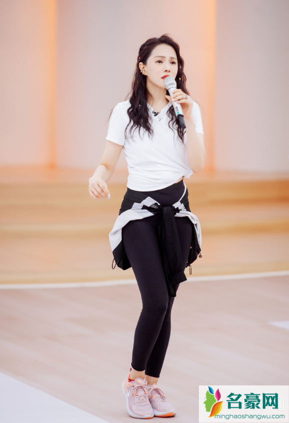 乘风破浪的姐姐穿的鞋子是什么 乘风破浪的姐姐同款鞋子哪里买