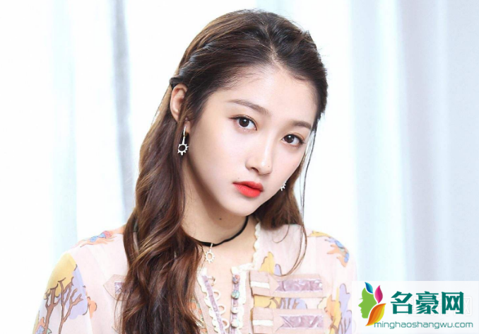 关晓彤在王牌对王牌中上脚过哪些鞋子?同款鞋子哪里买?