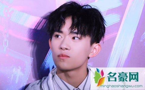 易烊千玺名字被写错 《这就是街舞》频频出错录制暂停