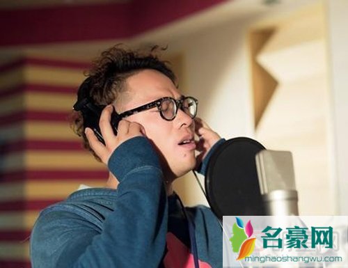 王嘉尔被逼道歉 王嘉尔被扔辣椒海事件始末