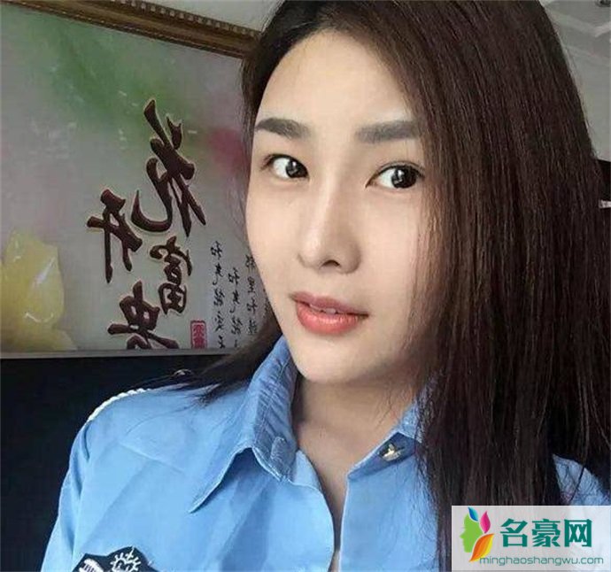 闫盼盼COS女警