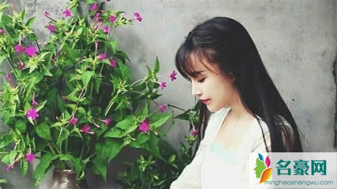 李子柒身着汉服