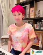李玟懒理离婚猜测 坐在钢琴前简单弹奏状态超好