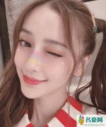 杨颖晒双马尾自拍 做出各种可爱表情少女感满满