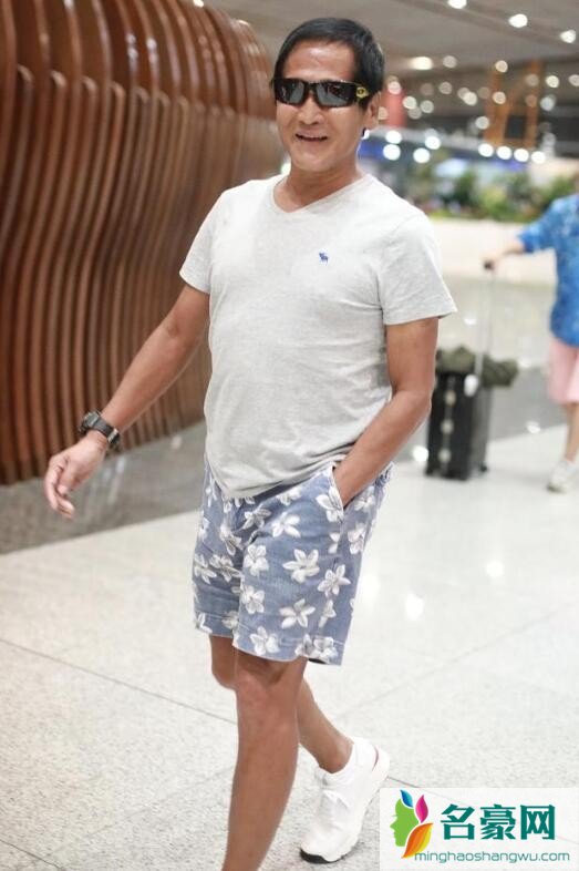 60岁齐秦近照略微发福