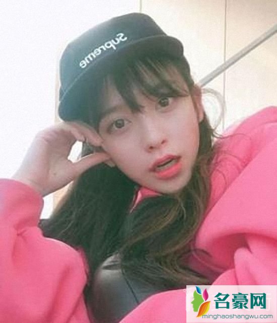 最新女生长发发型图片_优雅的气质女神长发发型图片4