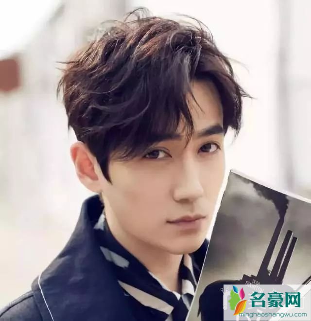 00后男生发型：心形刘海2