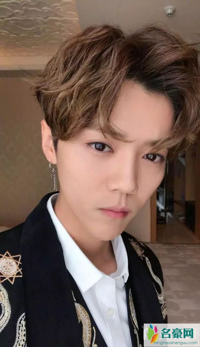 00后男生发型：心形刘海