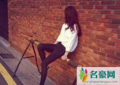 最虐心的爱情句子，有个人爱你很久，但偏偏，风渐